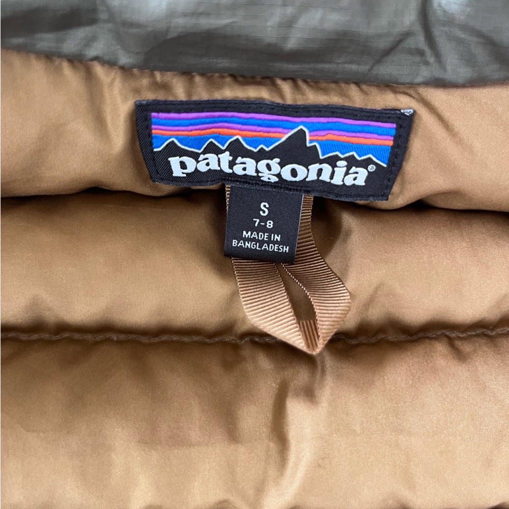 NWOT Patagonia Kids Puffer Down Sweater Vest Size Small olive Green - Picture 4 of 5